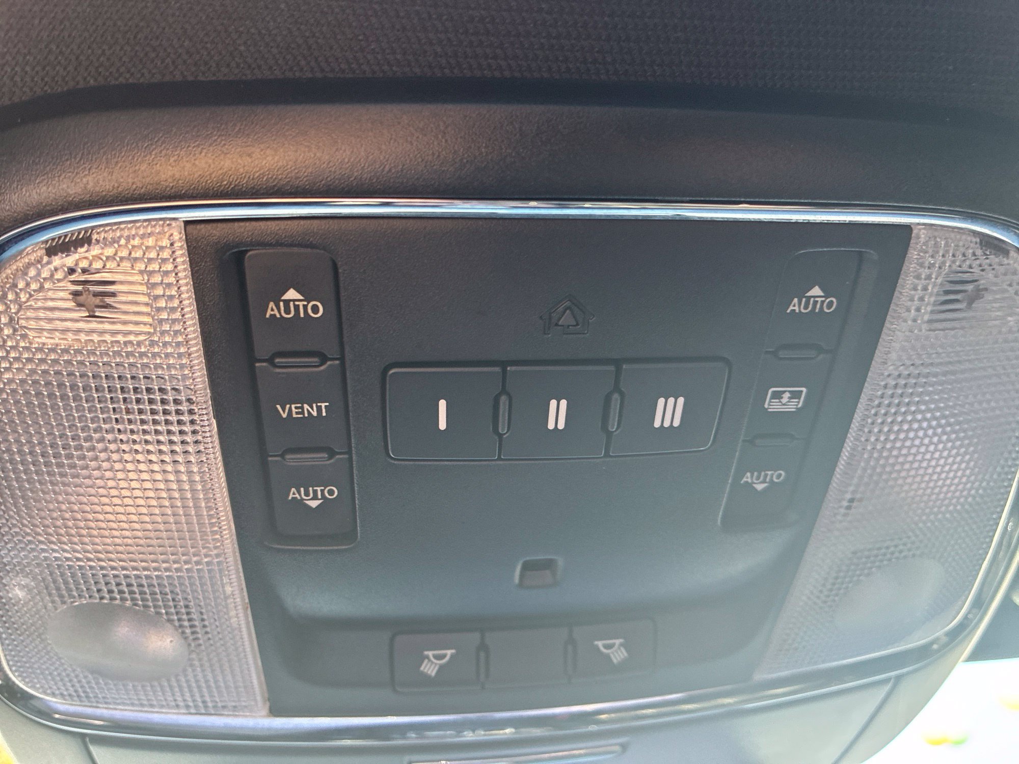 Used 2015 Chrysler 300 S RWD image 19