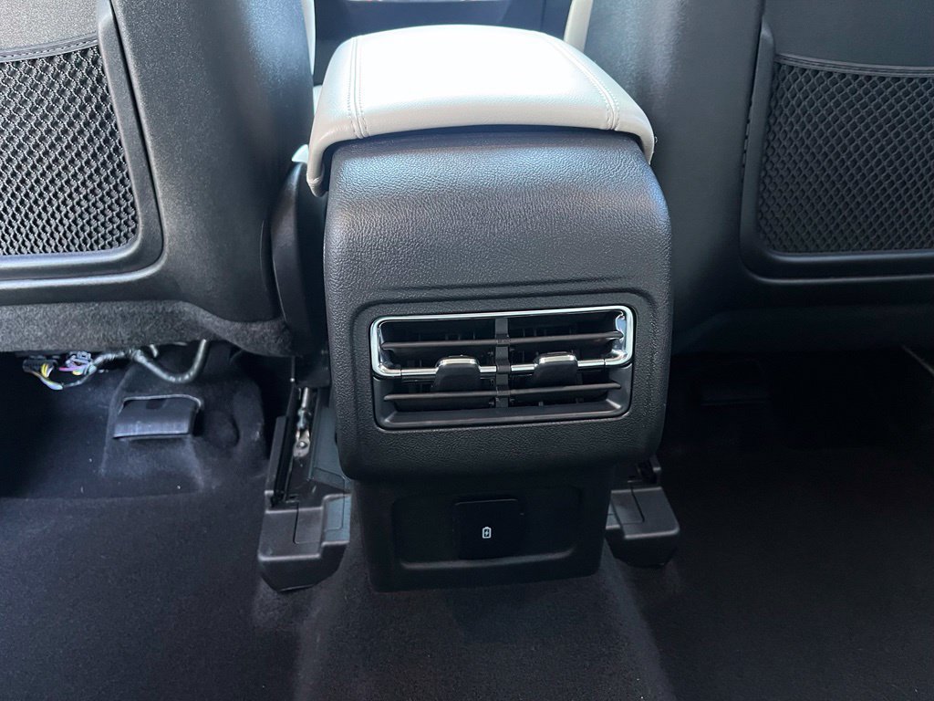 Used 2025 Lincoln Corsair AWD image 16