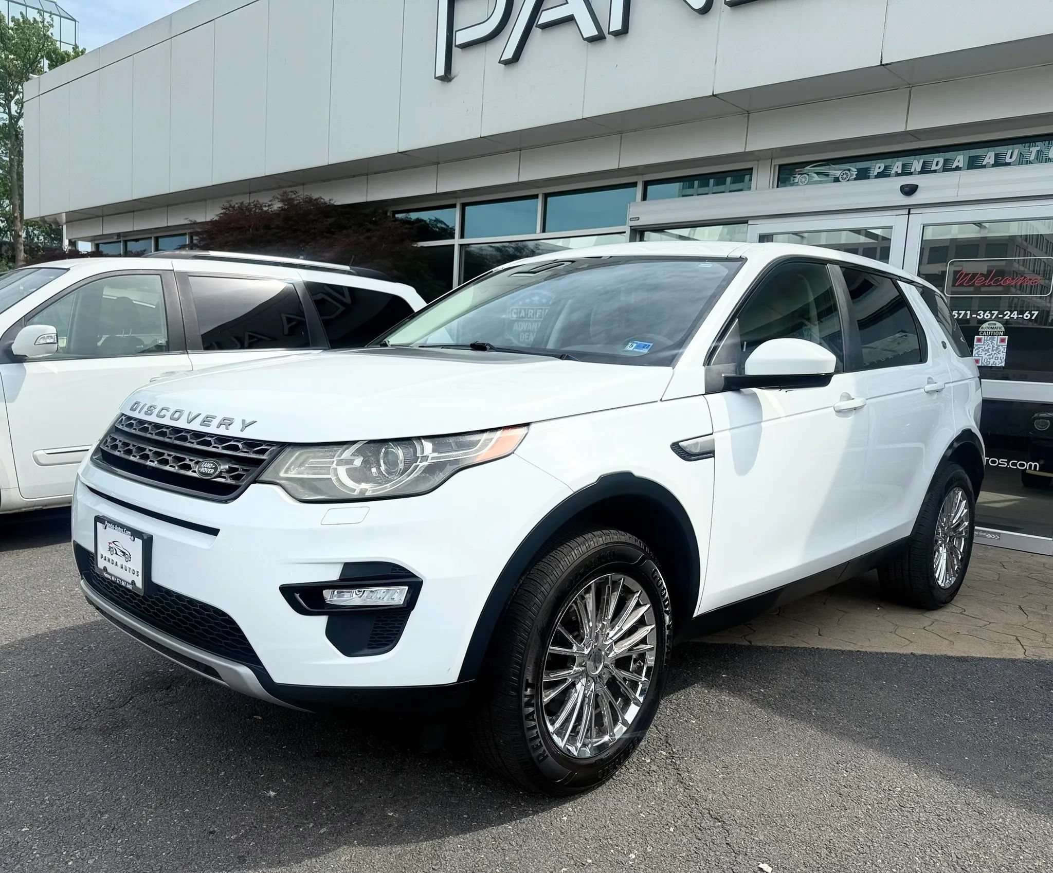 Used 2016 Land Rover Discovery Sport HSE AWD/4WD image 3