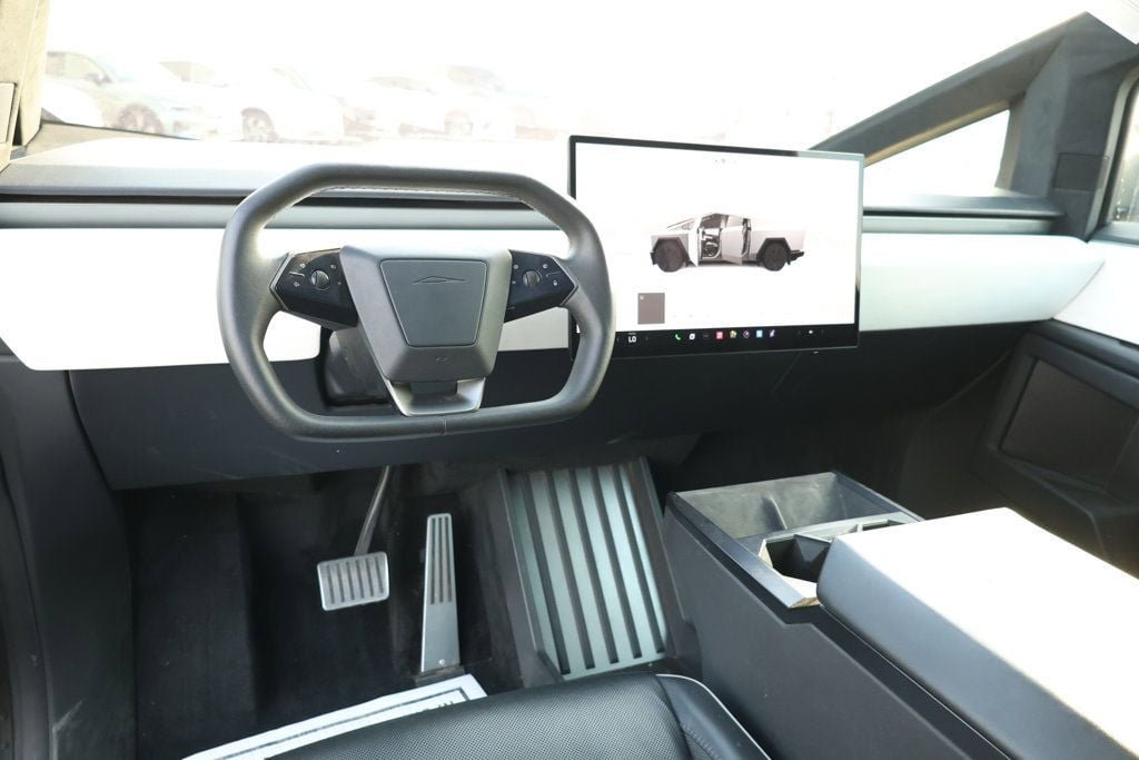 Used 2024 Tesla Cybertruck AWD Crew Cab image 10