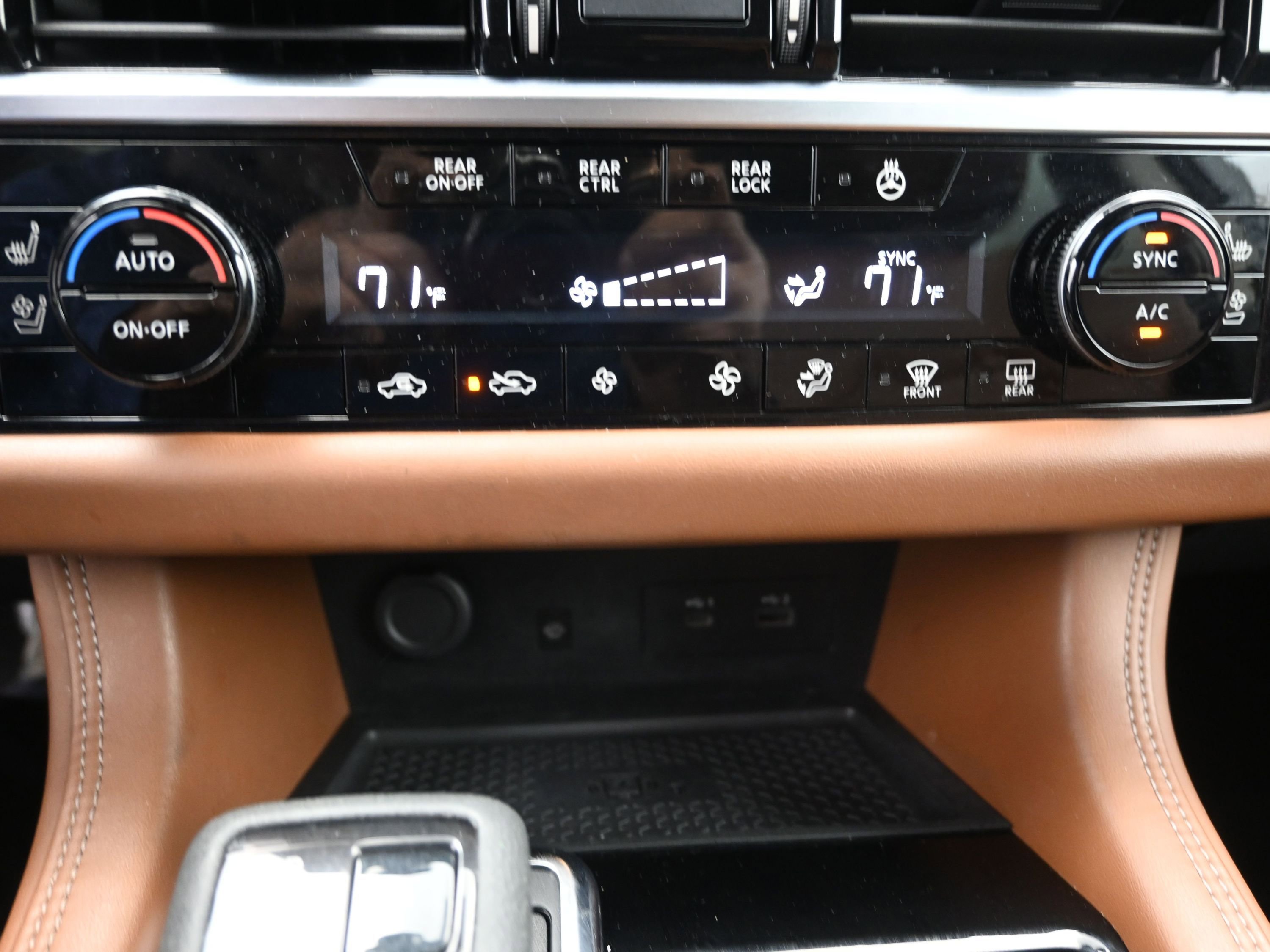 Used 2023 Nissan Pathfinder Platinum w/ Cargo Package image 10