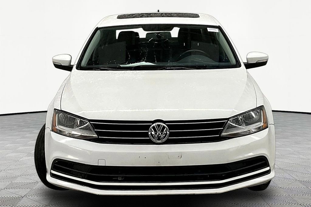 Used 2017 Volkswagen Jetta SE image 2