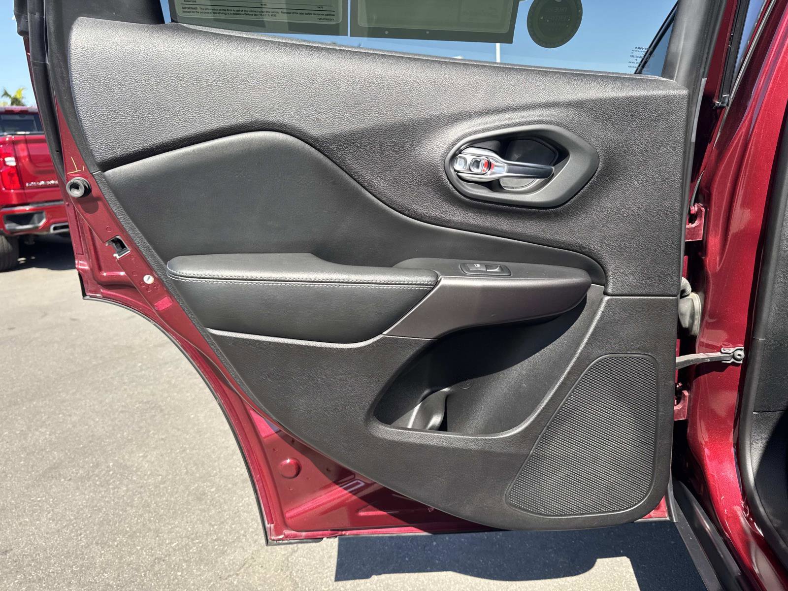 Used 2019 Jeep Cherokee Limited w/ Luxury Group image 24