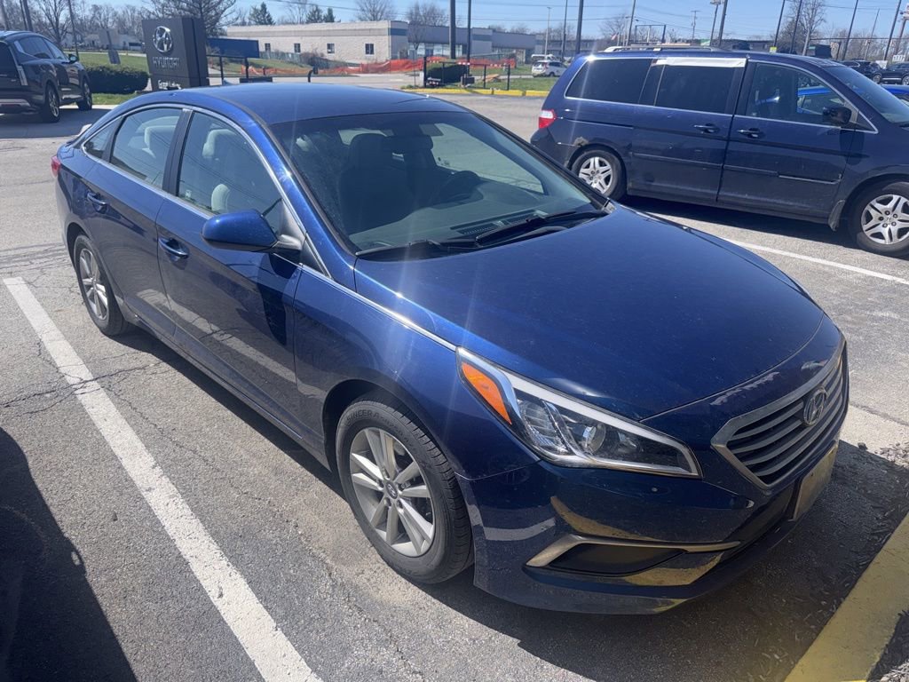 Used 2017 Hyundai Sonata SE w/ Cargo Package image 3