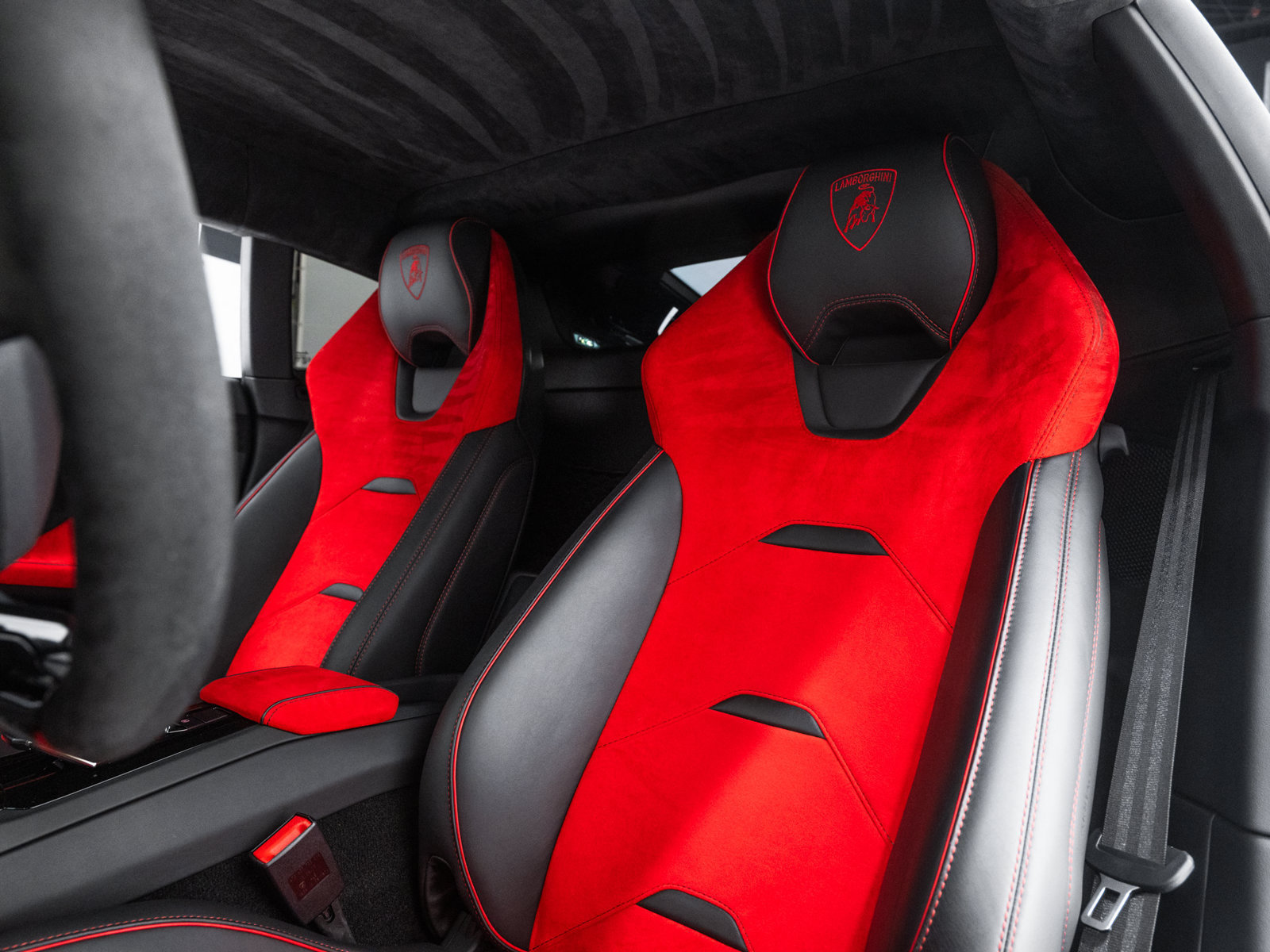 Used 2020 Lamborghini Huracan EVO AWD/4WD image 35