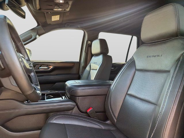 Used 2025 GMC Yukon Denali AWD/4WD image 19