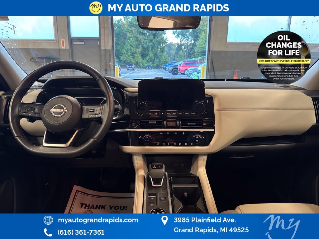 Used 2025 Nissan Pathfinder SL AWD/4WD image 12