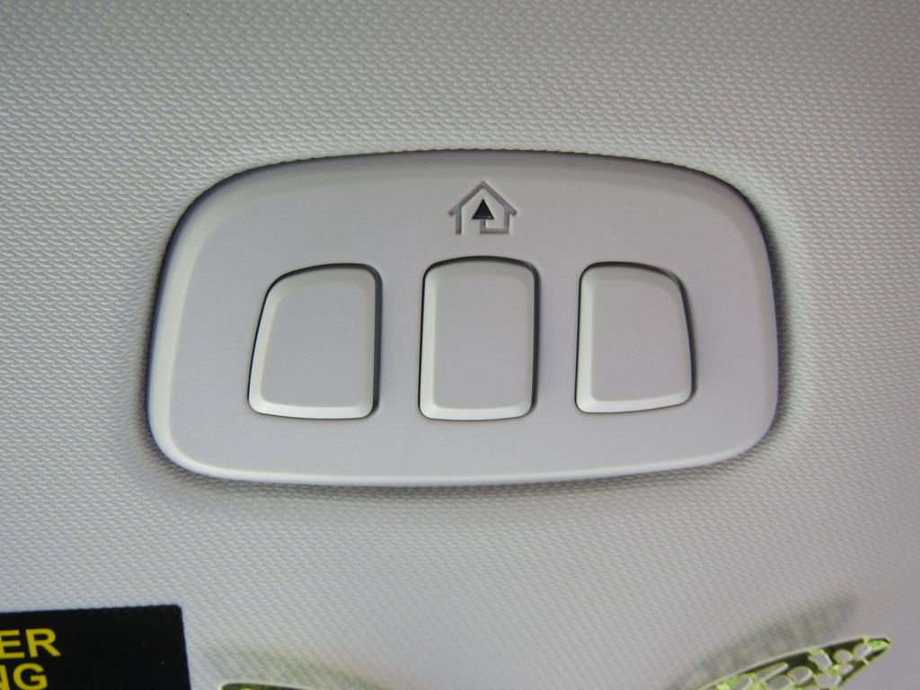 Used 2025 Ford Escape Platinum w/ Class II Trailer Tow Package image 33