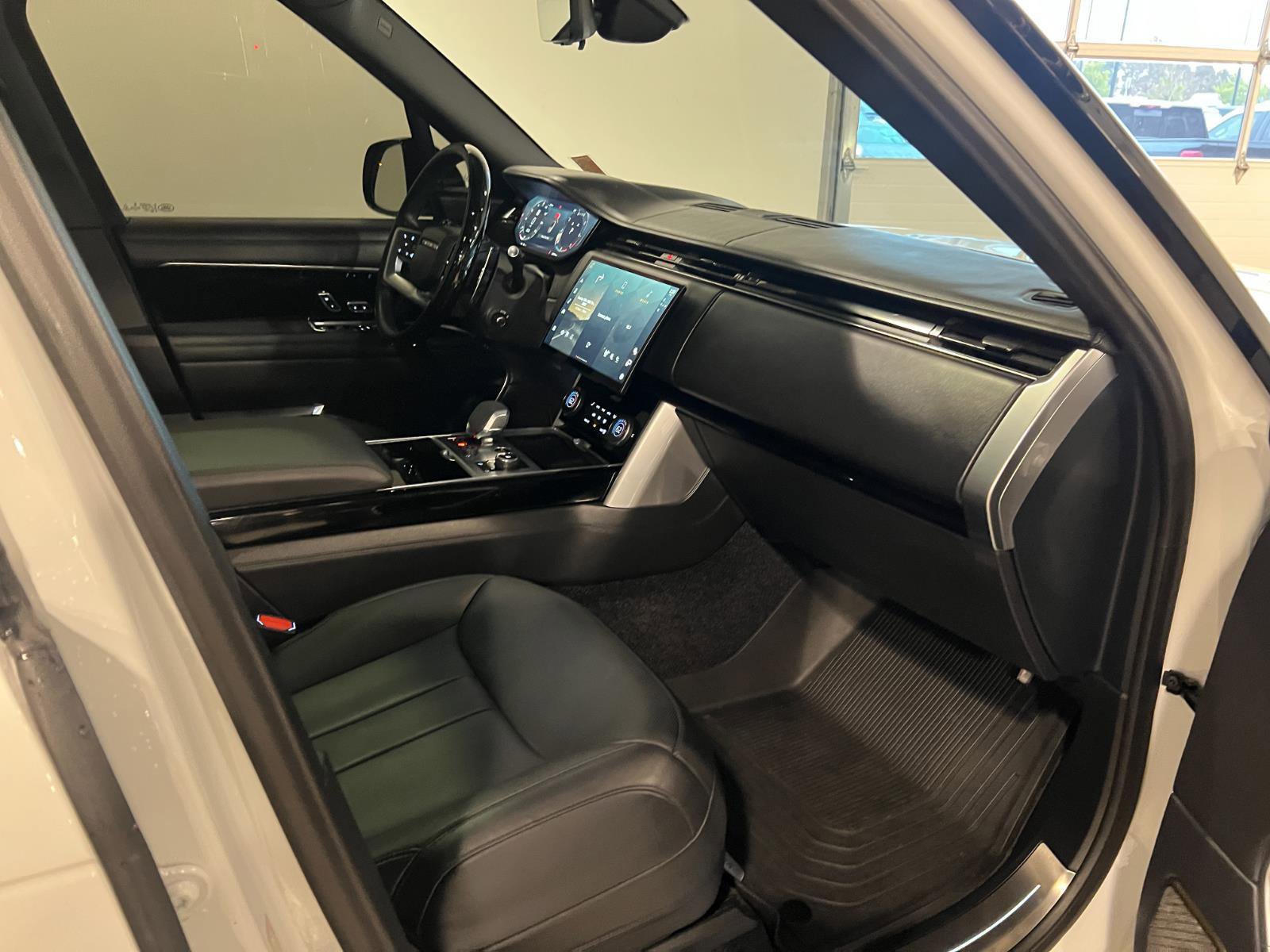 Used 2023 Land Rover Range Rover Autobiography AWD/4WD image 50