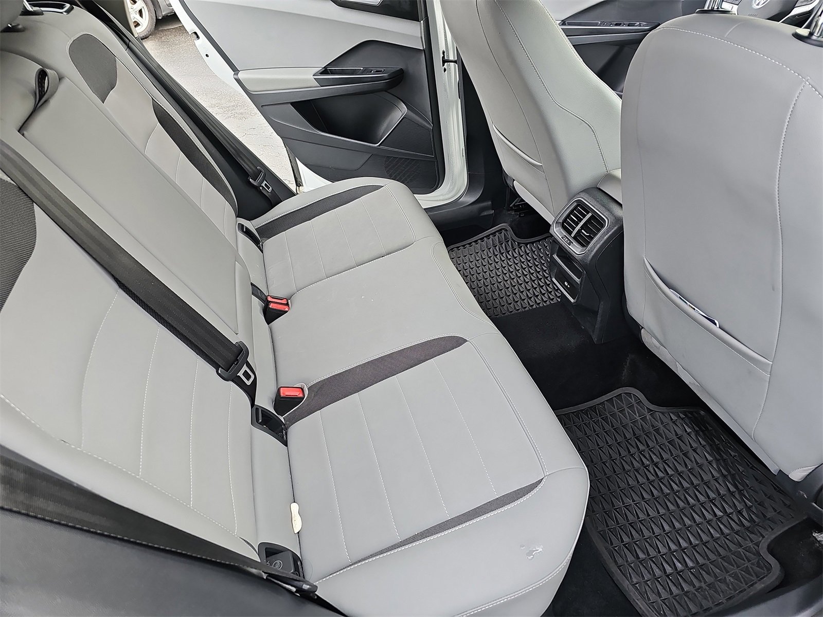 Used 2022 Volkswagen Taos SE image 11