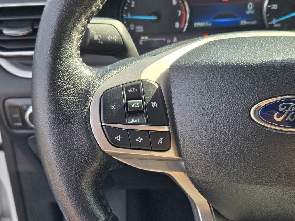 Used 2022 Ford Explorer XLT w/ Equipment Group 202A AWD/4WD image 31