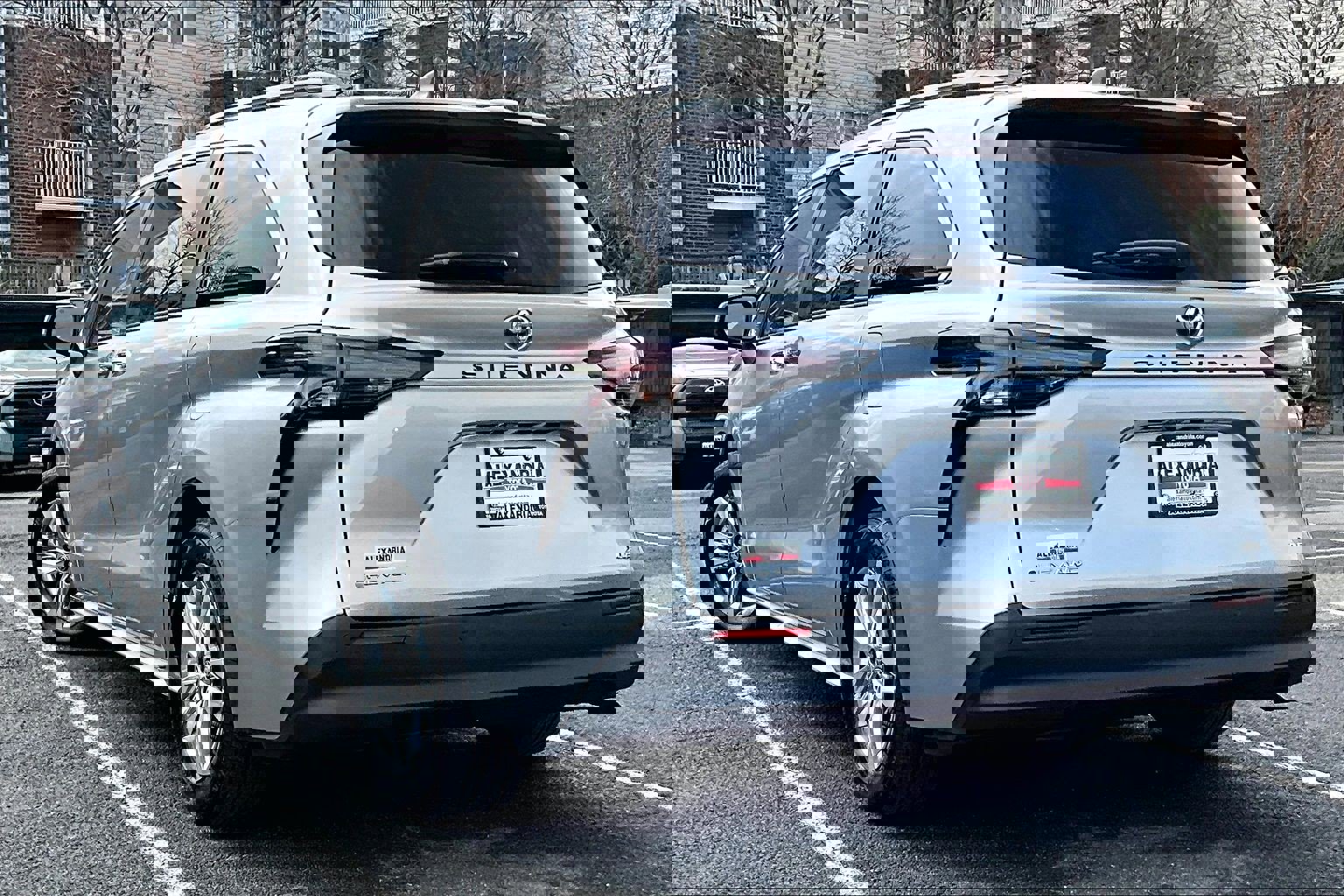 Used 2025 Toyota Sienna XLE w/ XLE Plus Package image 11