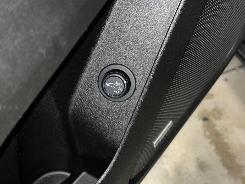 Used 2023 Chevrolet Equinox RS w/ RS Leather Package image 6