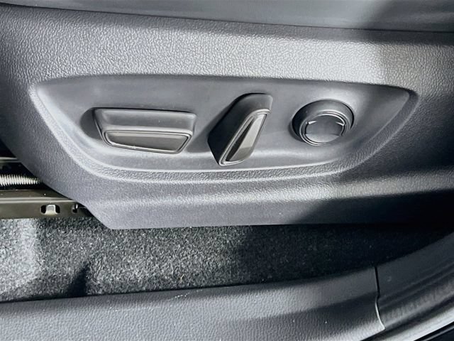 Used 2024 Toyota Crown AWD/4WD image 13