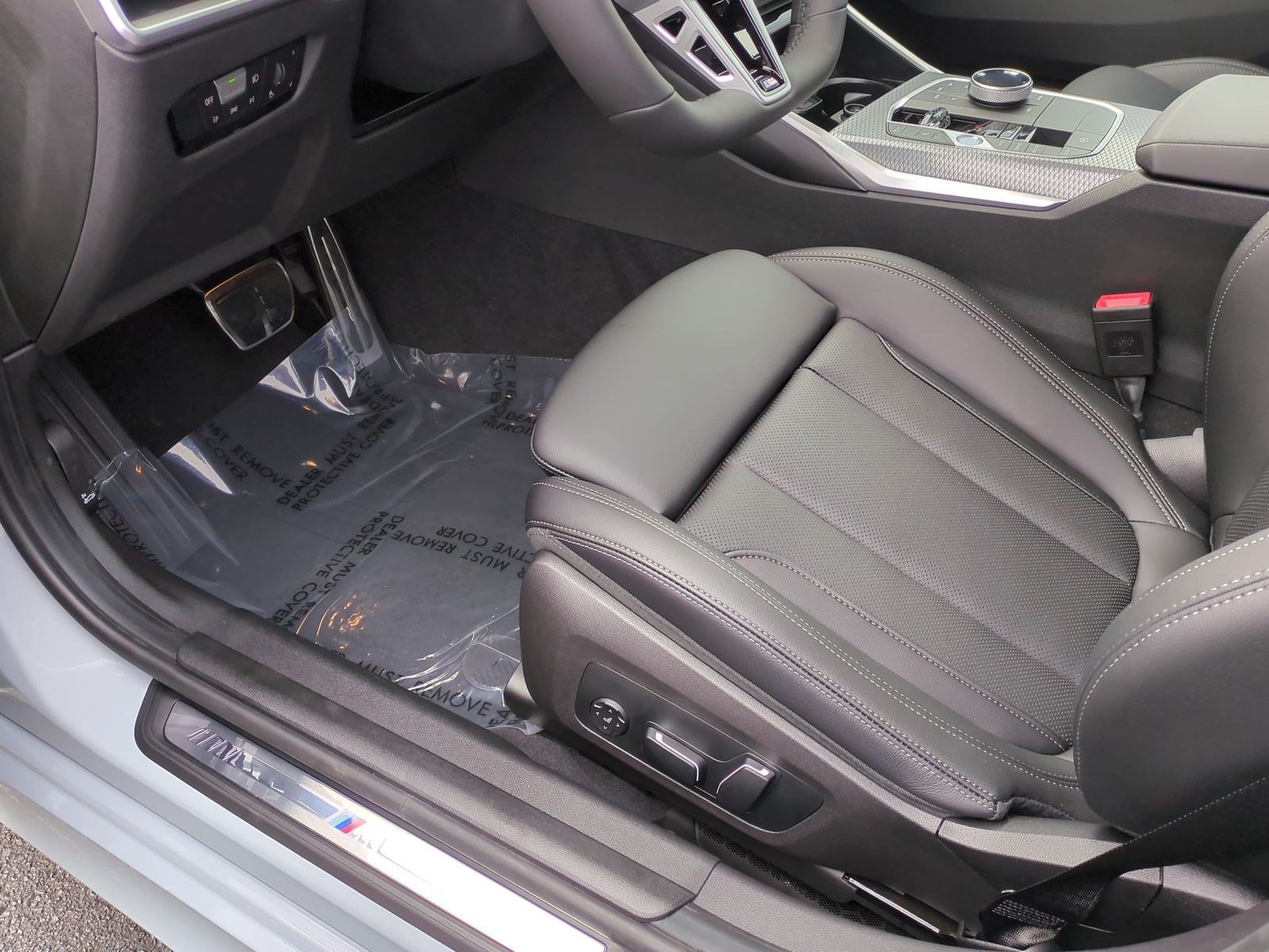 Used 2026 BMW 330i Sedan w/ M Sport Package RWD image 17