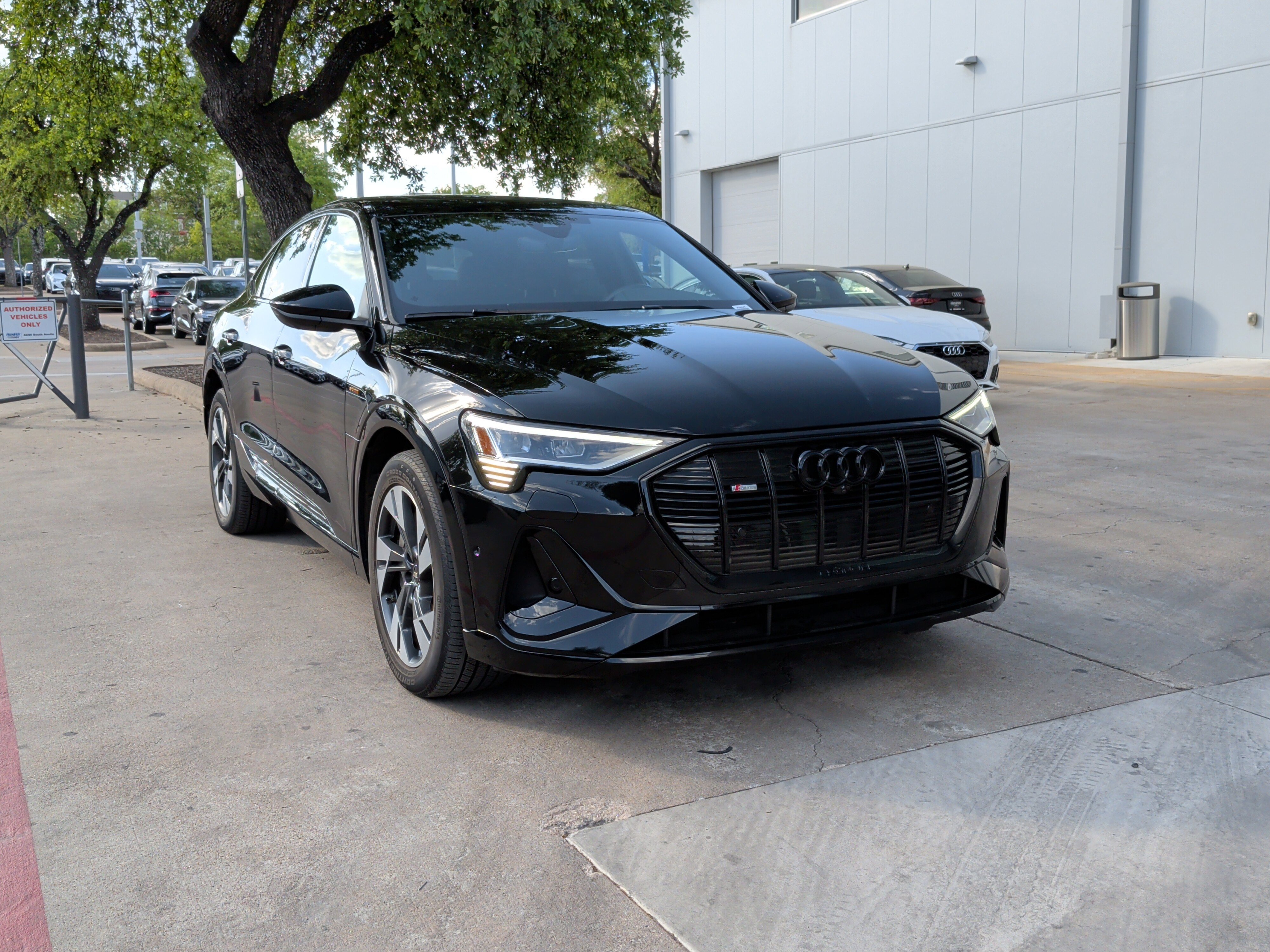Certified 2023 Audi e-tron Premium w/ Convenience Plus Package AWD/4WD image 2