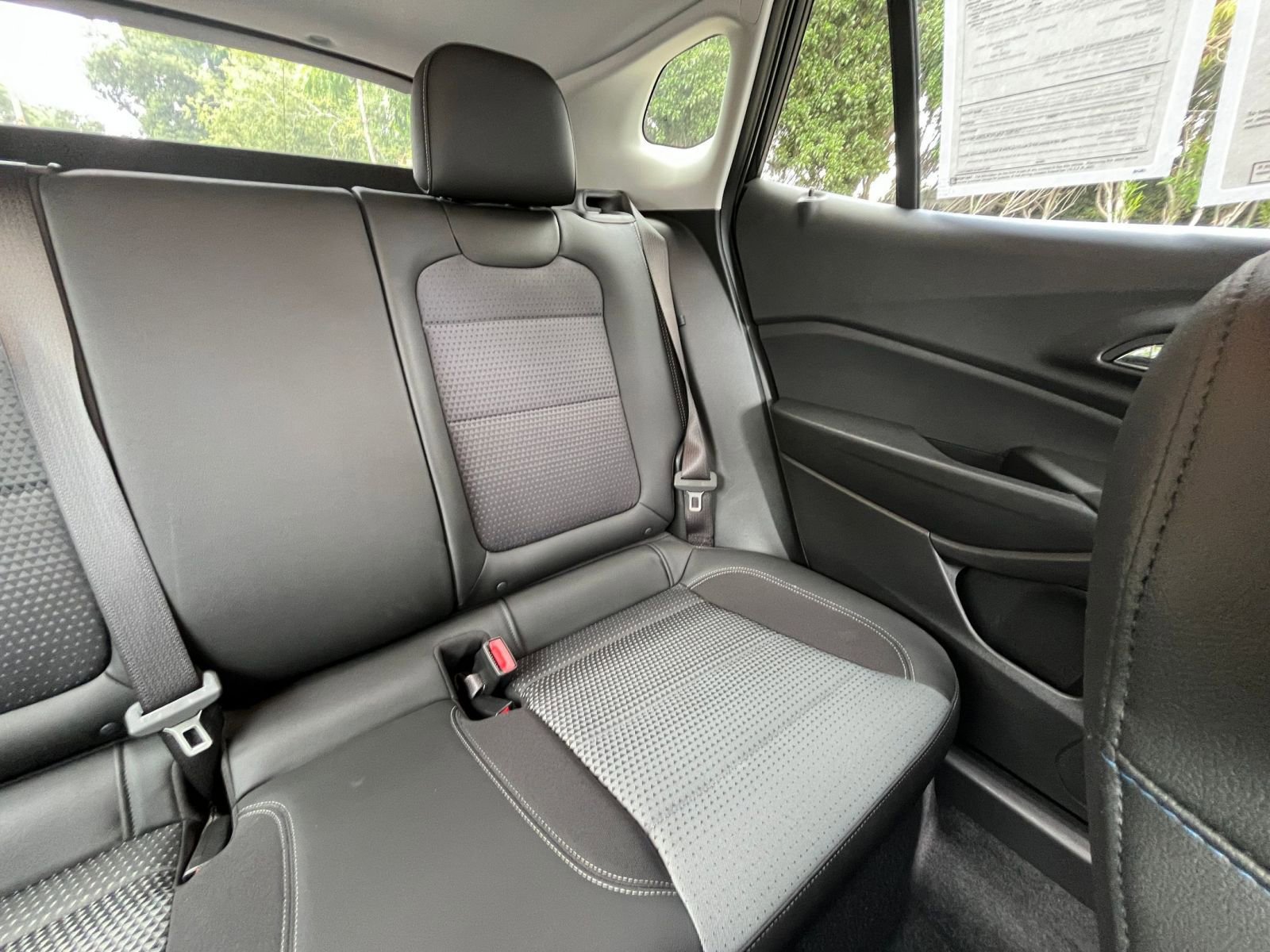 Used 2025 Chevrolet Trax LT w/ LT Convenience Package FWD image 36
