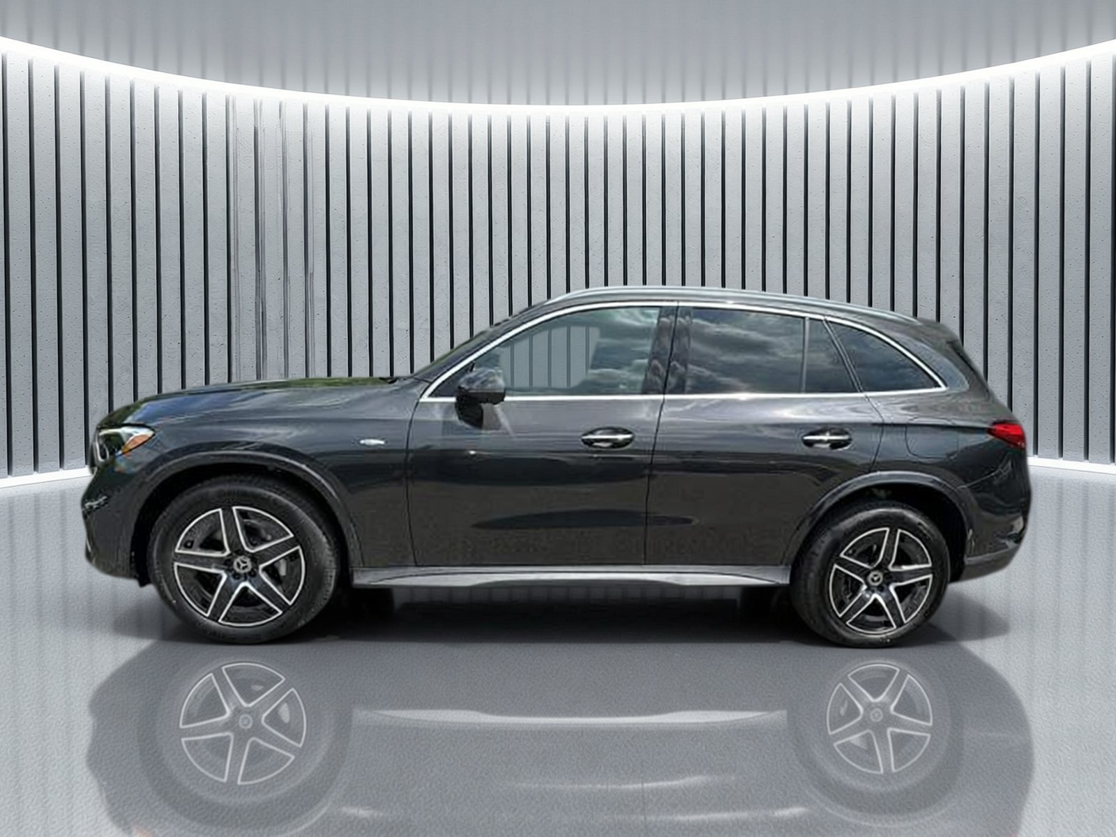 New 2025 Mercedes-Benz GLC 350e 4MATIC image 2