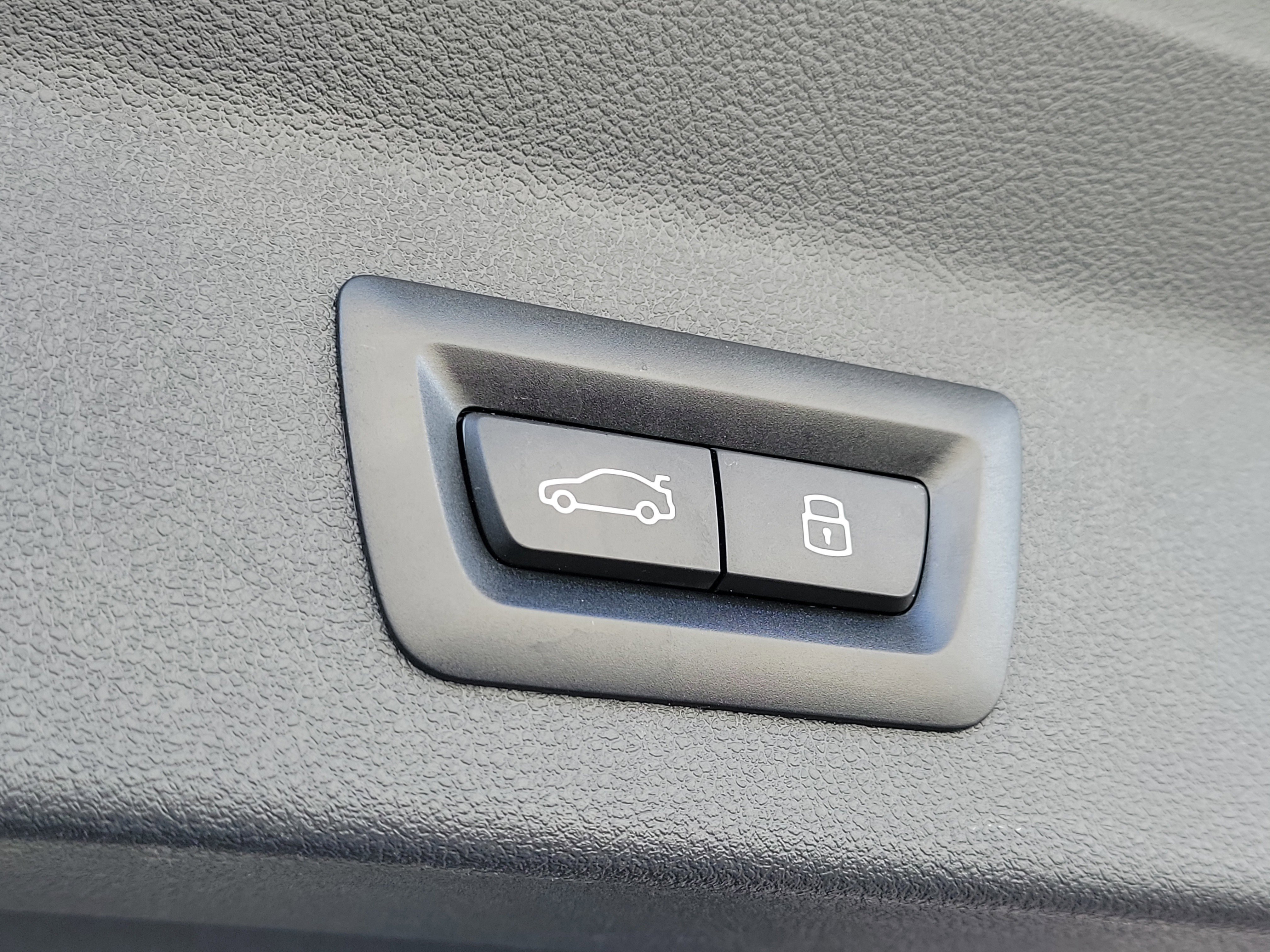 Used 2023 BMW X3 sDrive30i w/ Premium Package image 9