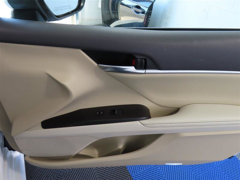 Used 2021 Toyota Camry XLE FWD image 34