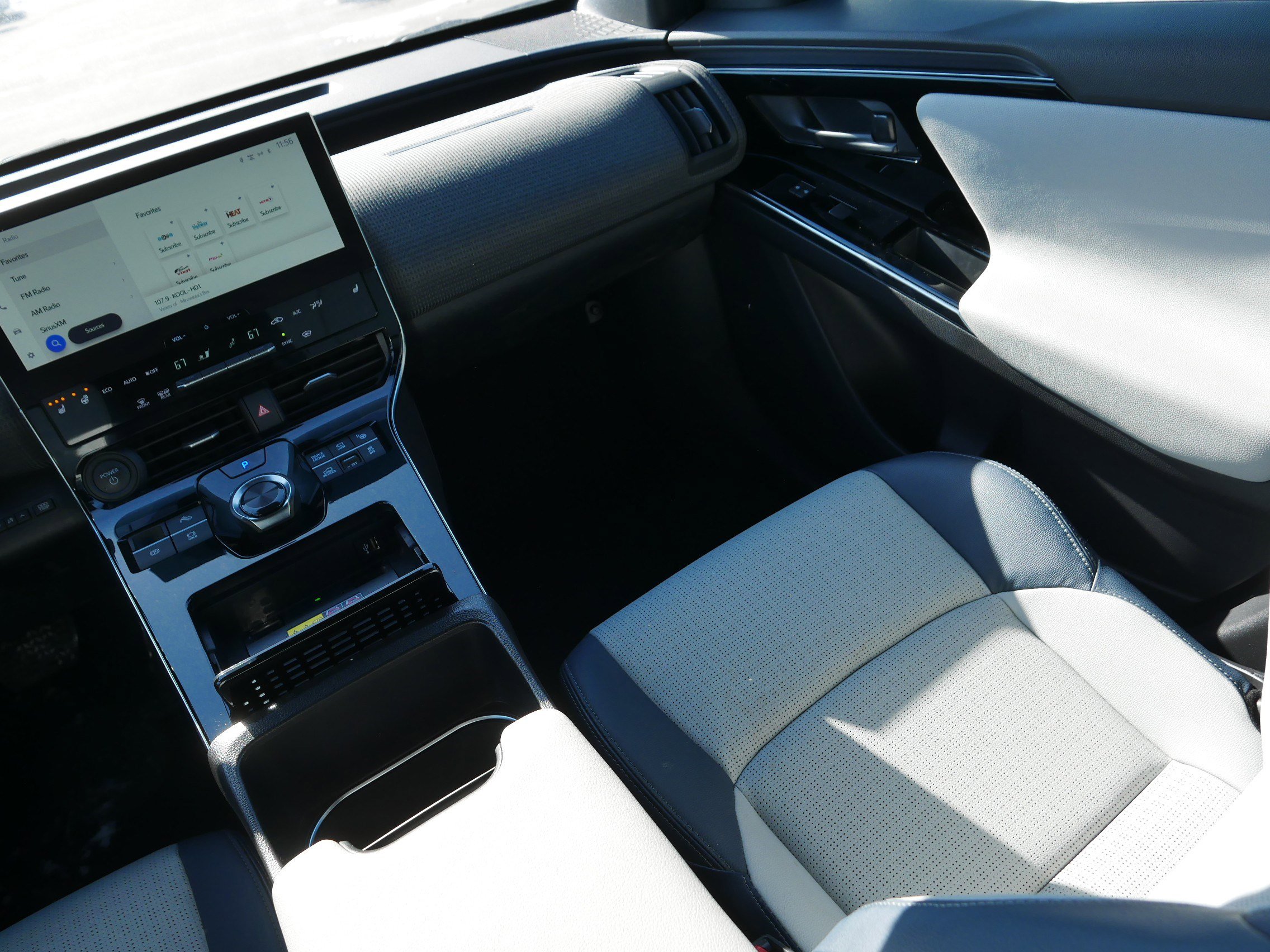 Used 2023 Subaru Solterra Limited image 11