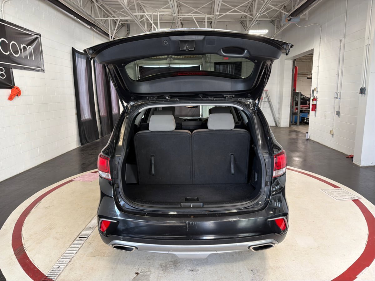 Used 2017 Hyundai Santa Fe SE AWD/4WD image 12