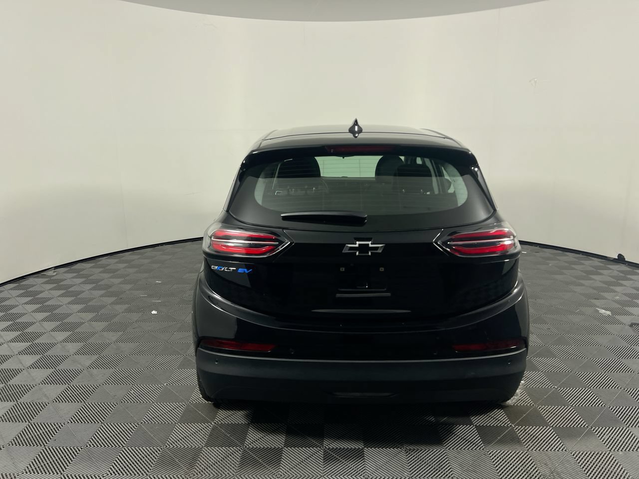 Used 2023 Chevrolet Bolt LT w/ Driver Confidence Package FWD image 4