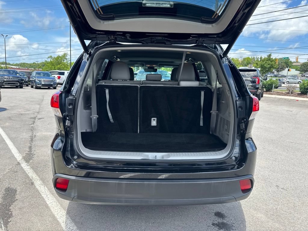 Used 2019 Toyota Highlander XLE FWD image 27