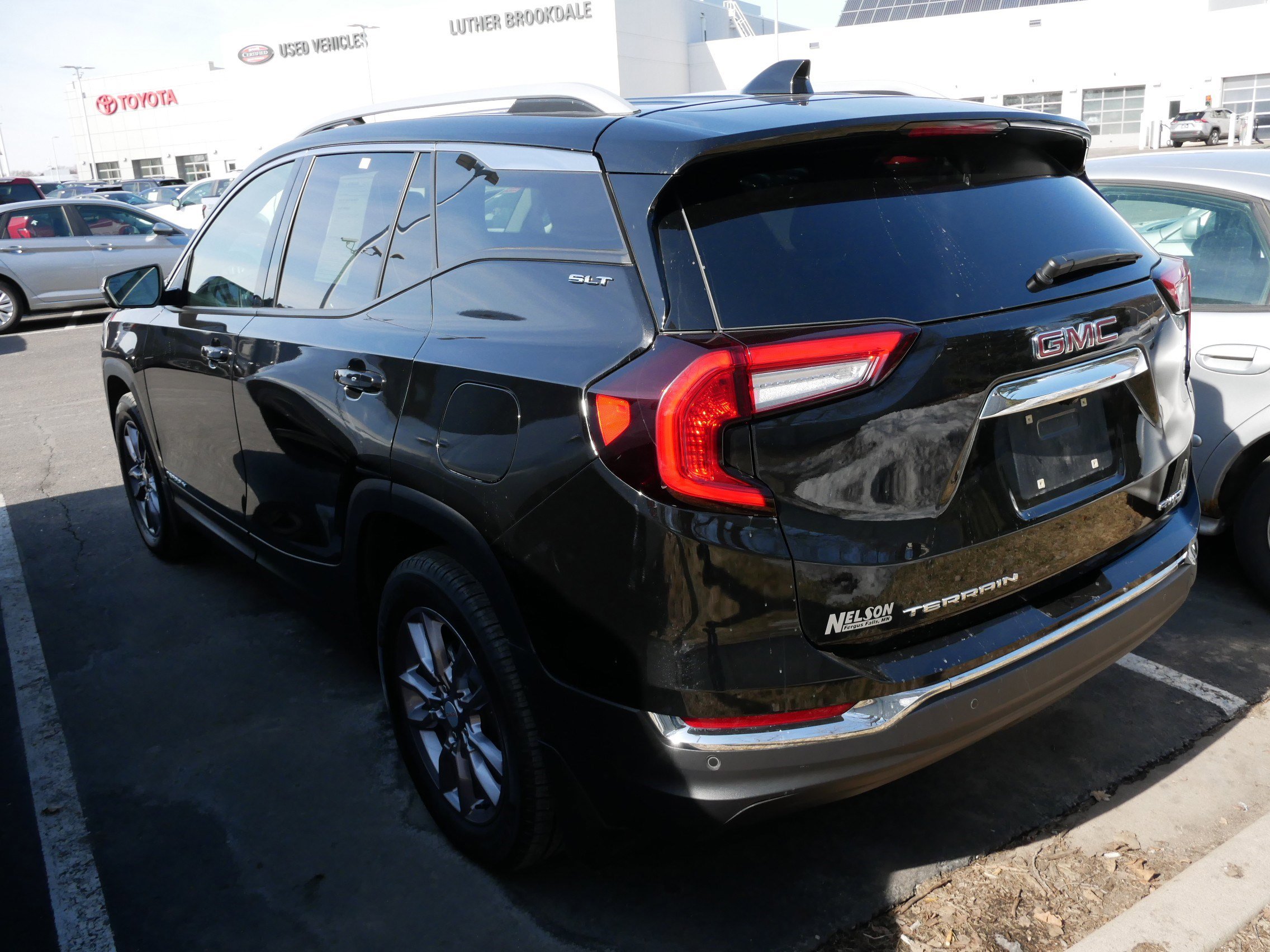 Used 2022 GMC Terrain SLT w/ Tech Package image 4