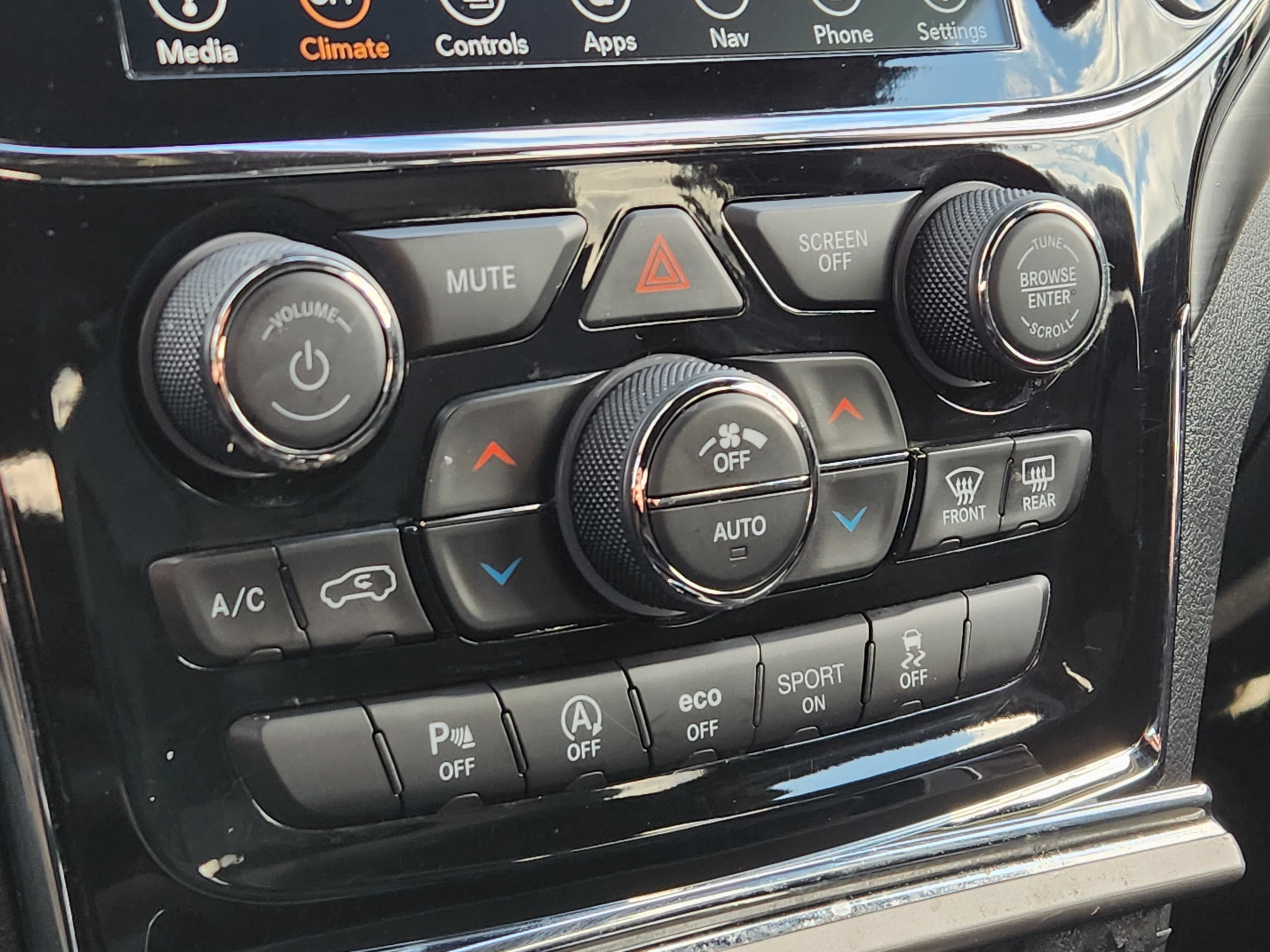 Used 2021 Jeep Grand Cherokee Laredo X image 8