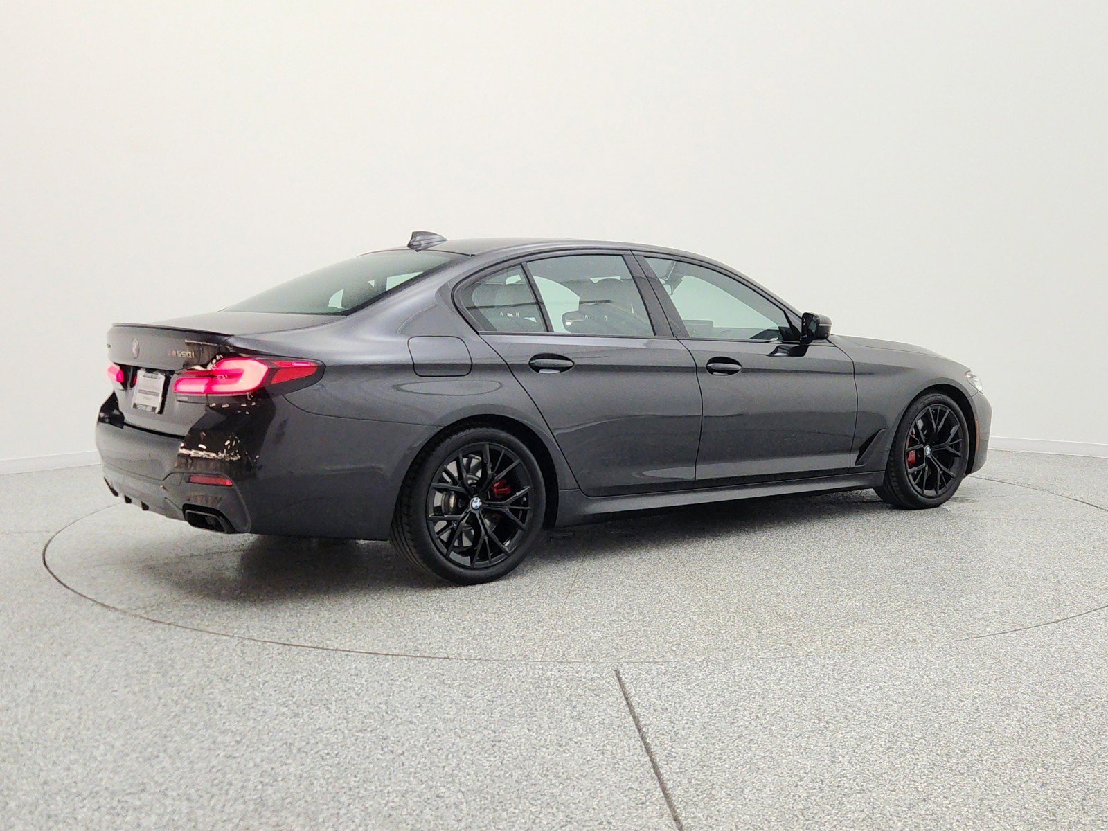 Used 2023 BMW M550i xDrive w/ Executive Package AWD/4WD image 5