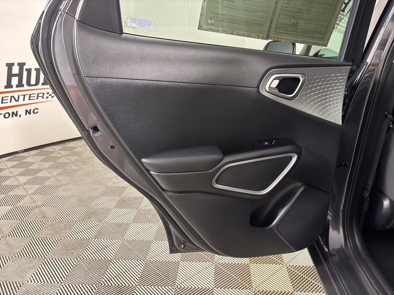 Used 2025 Kia Soul LX FWD image 19