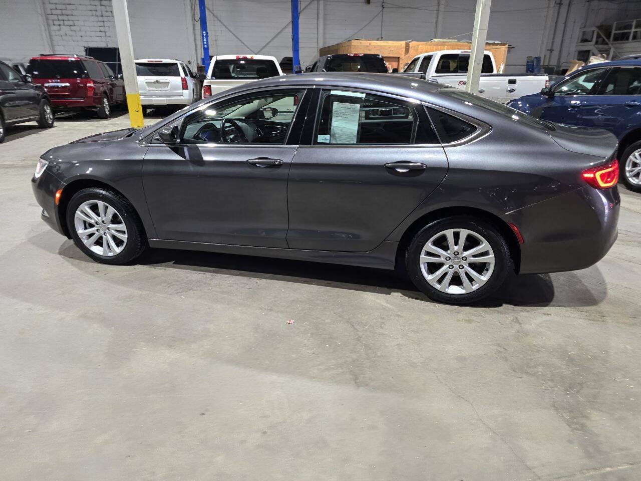 Used 2015 Chrysler 200 Limited w/ Convenience Group FWD image 5