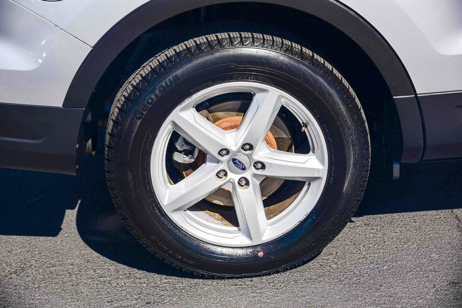 Used 2018 Ford Explorer XLT image 9