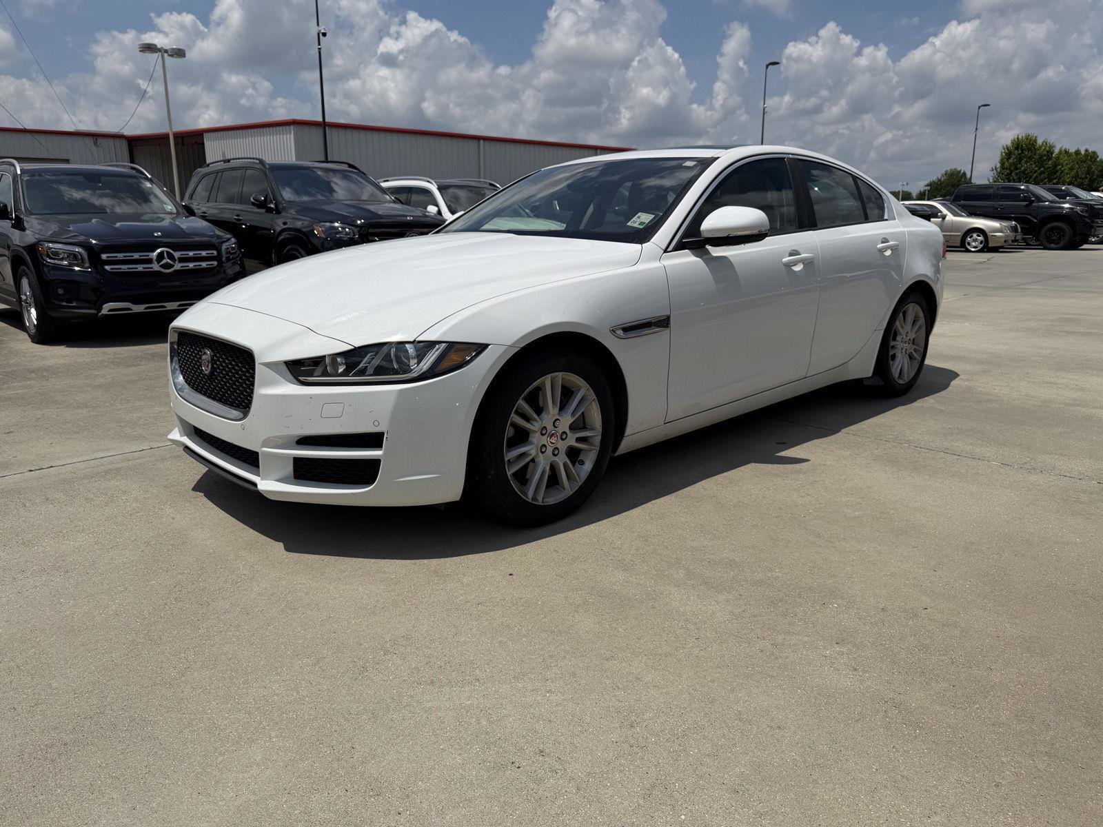Used 2017 Jaguar XE Premium RWD image 3