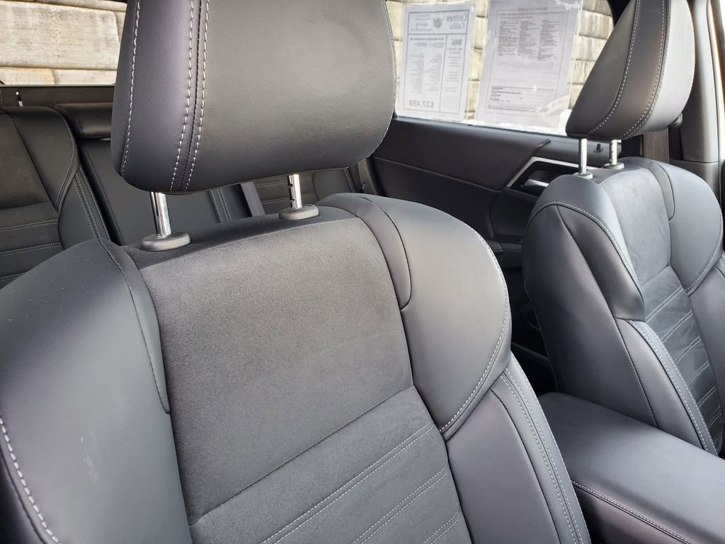 Used 2024 Mitsubishi Outlander SE image 39