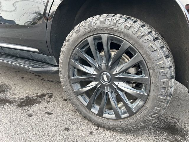 Used 2023 Cadillac Escalade Premium Luxury image 23
