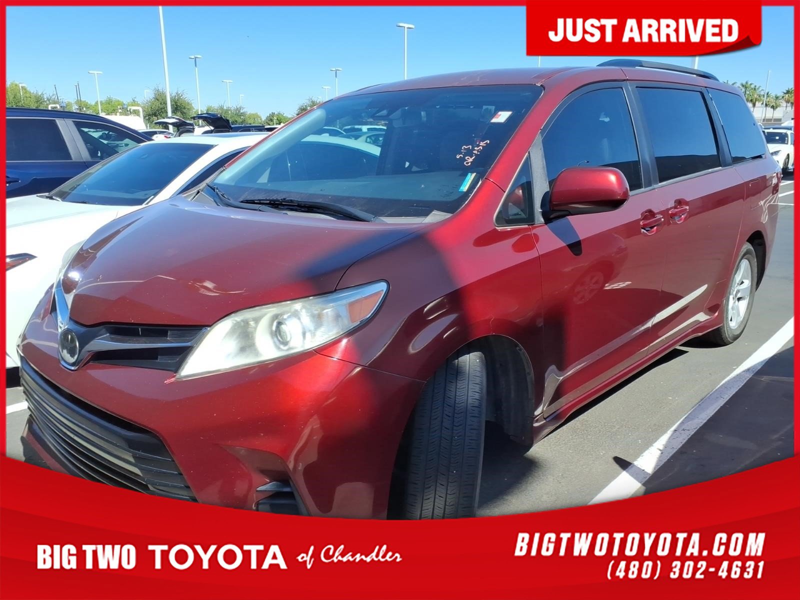 Used 2020 Toyota Sienna LE w/ Carpet Mat Package FWD image 1