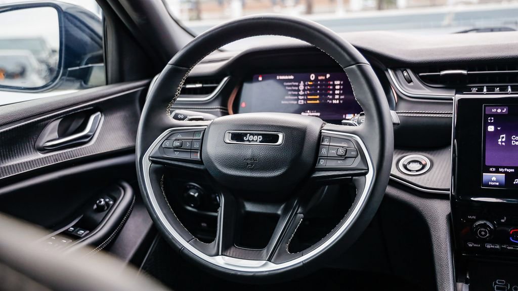 Used 2024 Jeep Grand Cherokee Altitude image 18