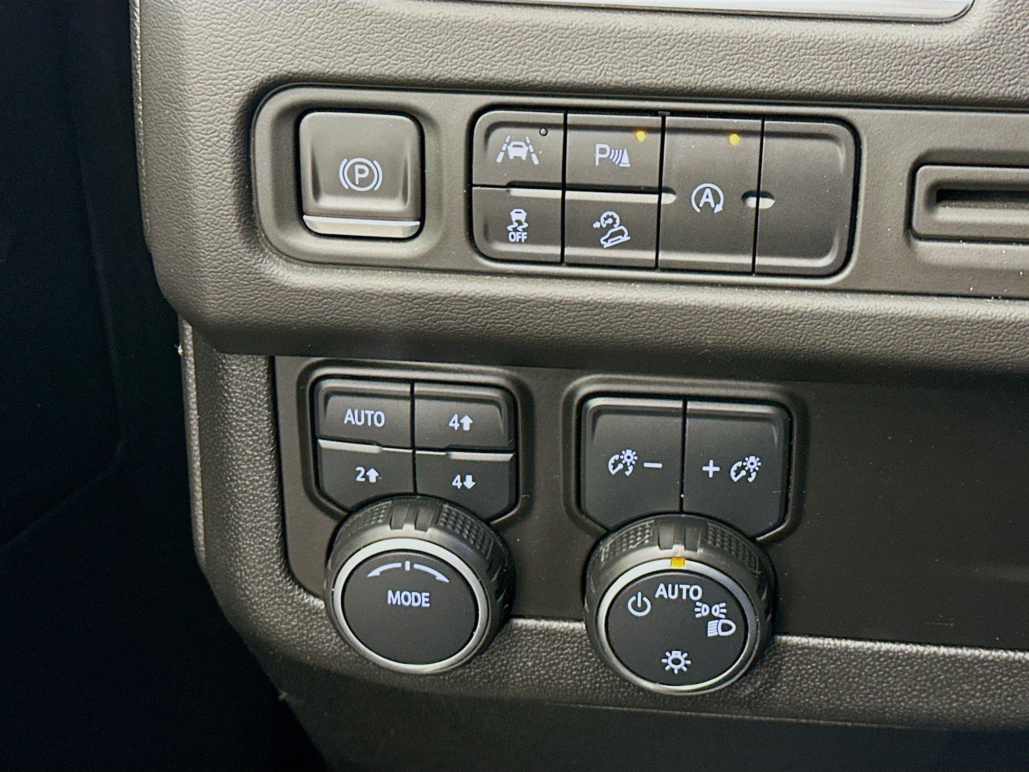 Used 2023 Chevrolet Tahoe Premier AWD/4WD image 17