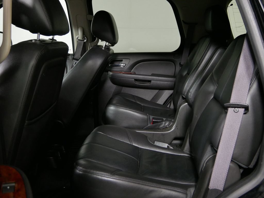 Used 2013 GMC Yukon SLT w/ SLT-2 Equipment Package AWD/4WD image 19