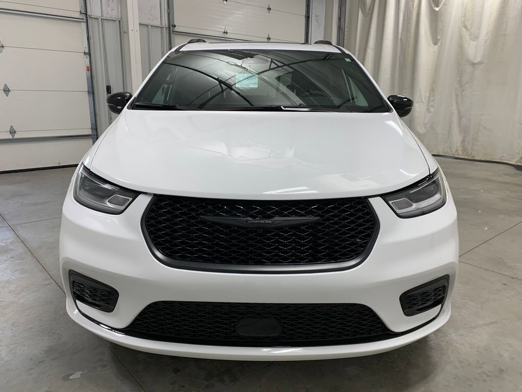 Used 2026 Chrysler Pacifica Limited w/ S Appearance Package FWD image 17