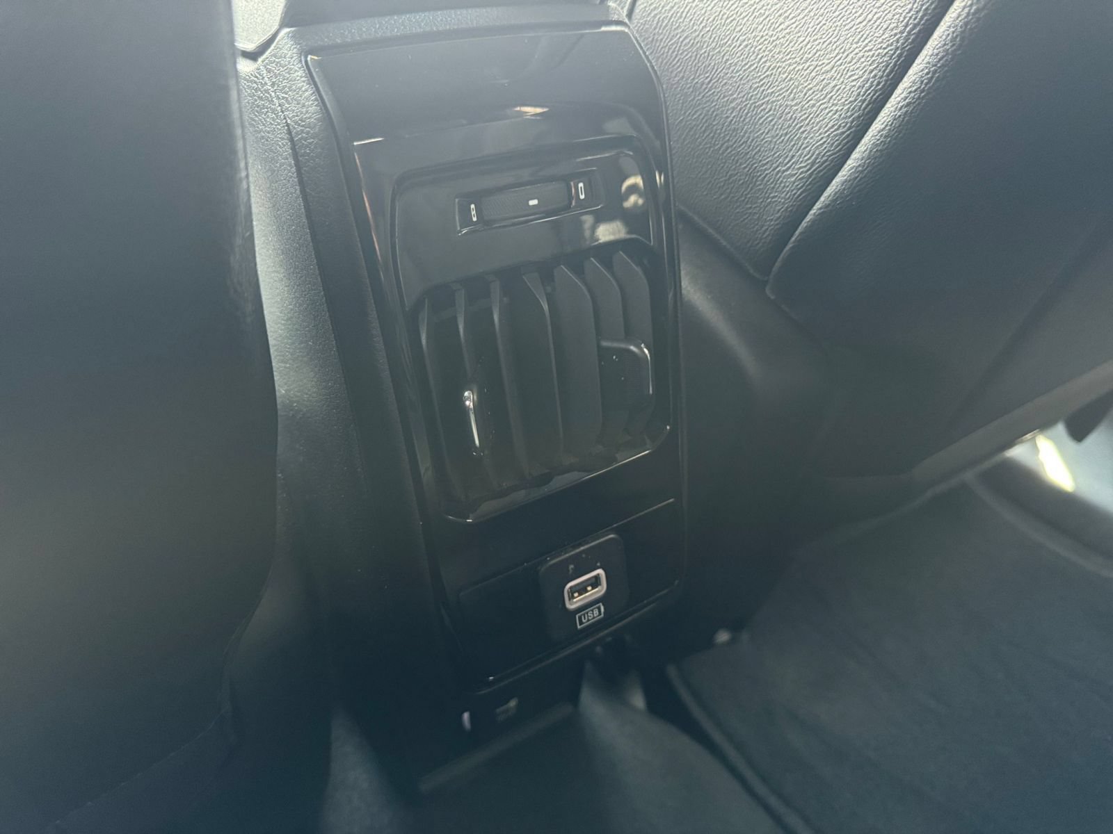 Used 2025 Jeep Compass Limited AWD/4WD image 23