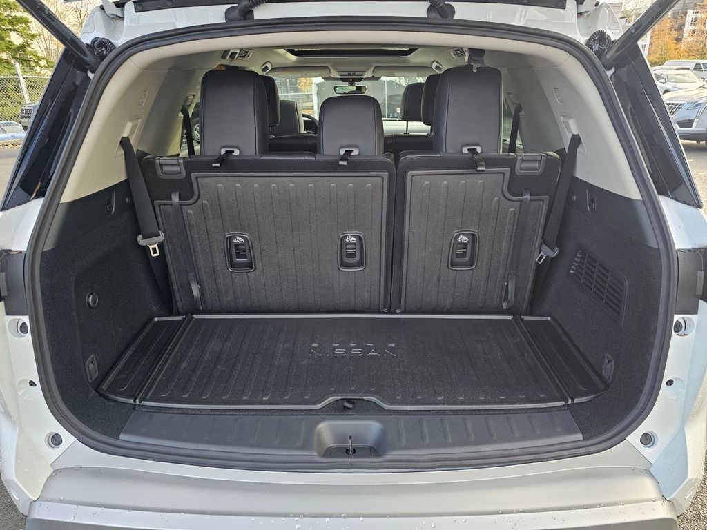 New 2025 Nissan Pathfinder Platinum w/ Cargo Package image 26