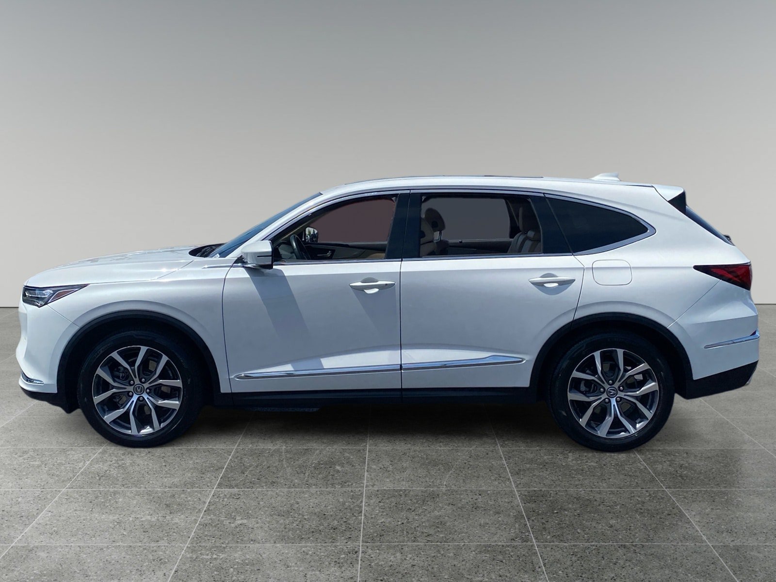 Used 2023 Acura MDX w/ Technology Package FWD image 2