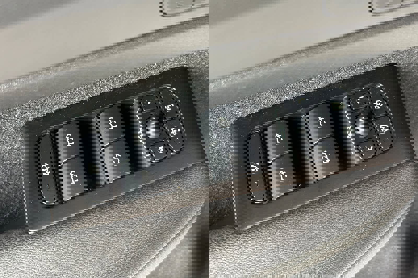 Used 2022 Volvo XC40 T5 Inscription w/ Climate Package image 15