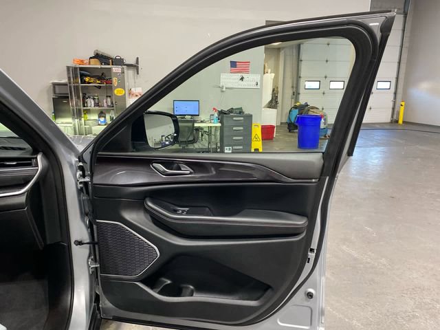 Used 2022 Jeep Grand Cherokee Altitude image 28