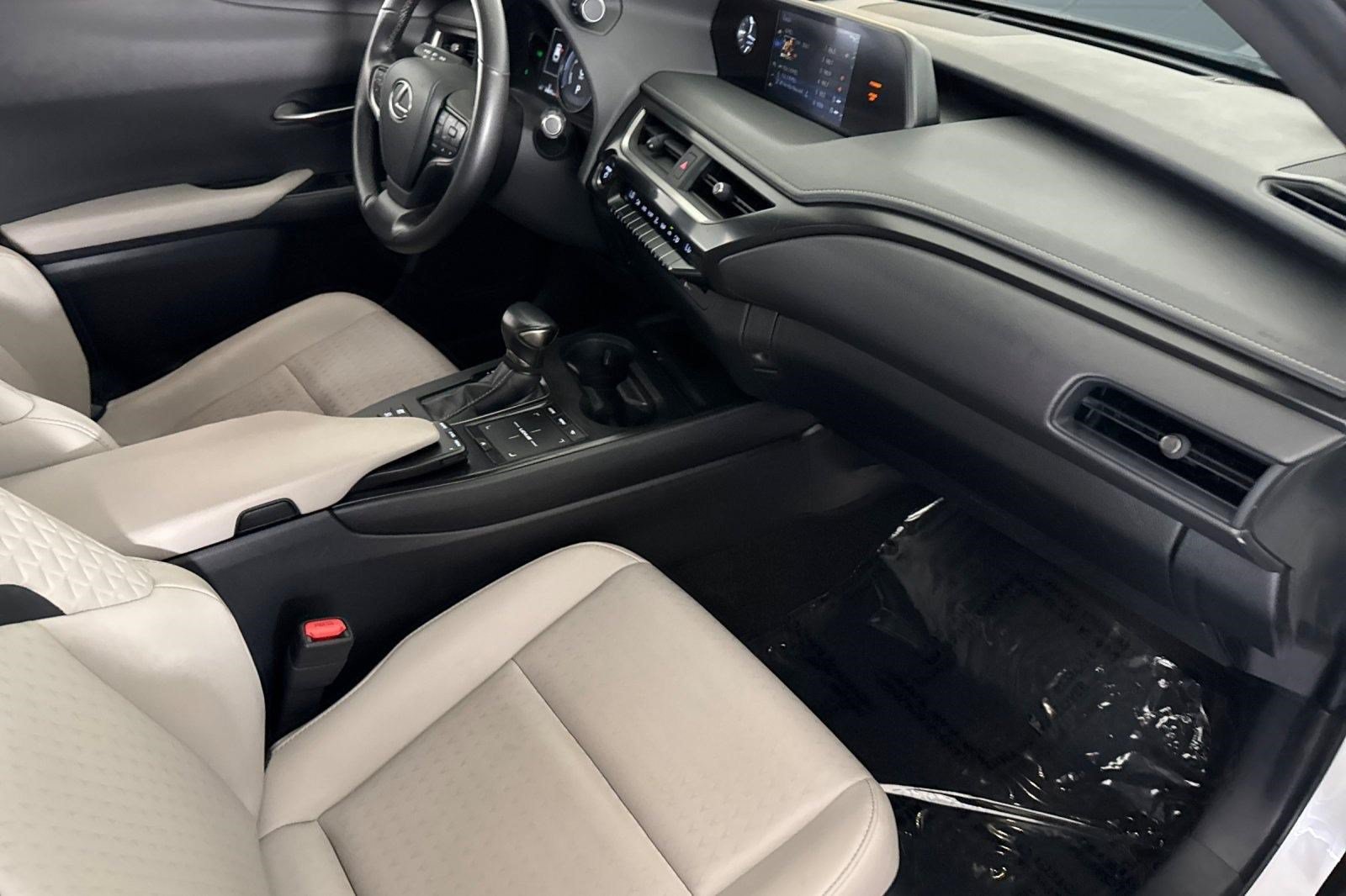 Used 2021 Lexus UX 250h w/ Accessory Package (Z1) AWD/4WD image 32