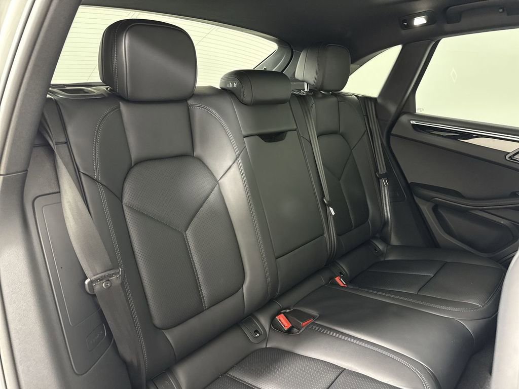 Certified 2025 Porsche Macan image 22