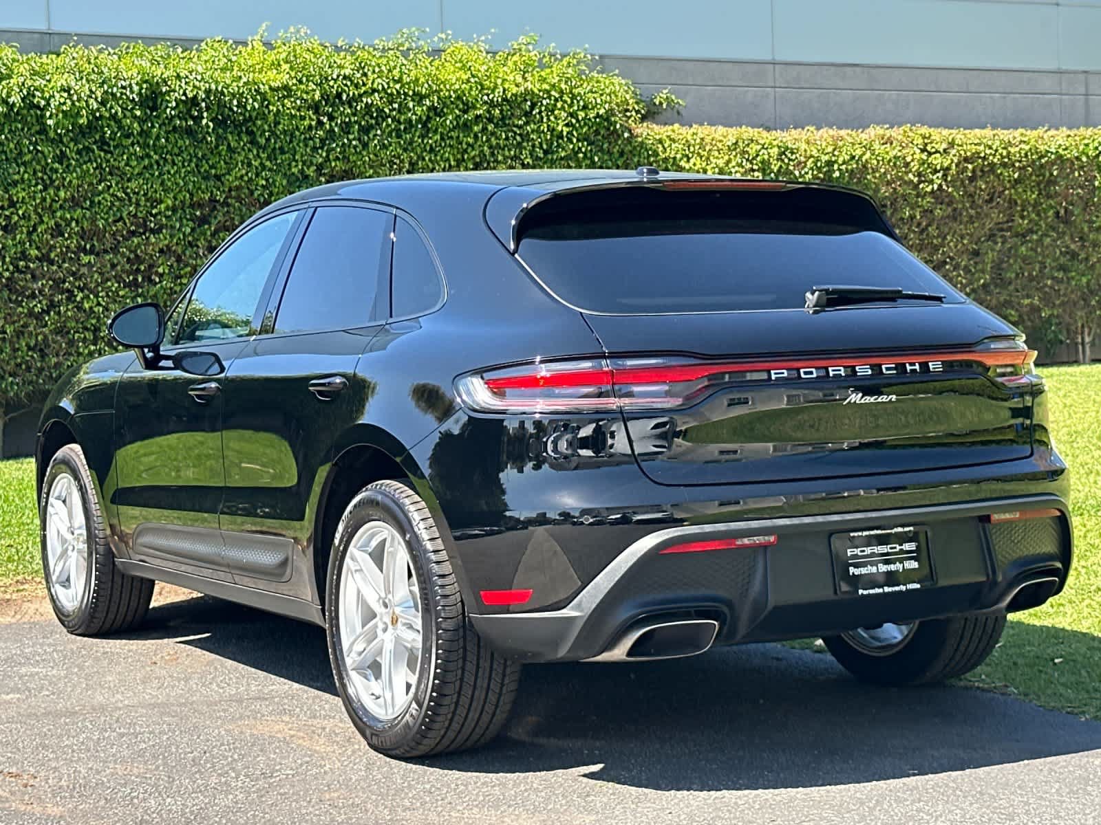 Used 2026 Porsche Macan AWD/4WD image 3